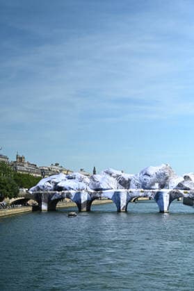 La Caverne du Pont, a temporary monumental work of art on the Pont Neuf signed by the artist JR La Caverne du Pont, une oeuvre dart monumentale éphémère sur le Pont Neuf signée de lartiste JR 456656 2026 05 22 sans perso  Copyright: xBarbaraxNeymanx xStarfacex STAR_456656_008