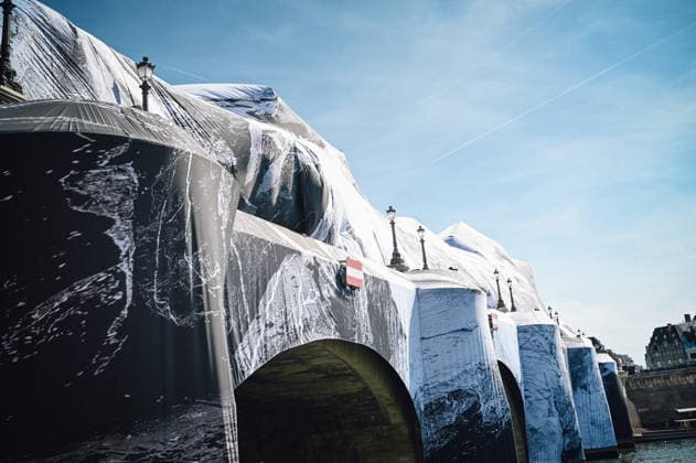 La Caverne du Pont, a temporary monumental work of art on the Pont Neuf signed by the artist JR La Caverne du Pont, une oeuvre dart monumentale éphémère sur le Pont Neuf signée de lartiste JR 456656 2026 05 22 sans perso  Copyright: xBarbaraxNeymanx xStarfacex STAR_456656_040