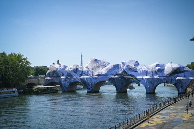 La Caverne du Pont, a temporary monumental work of art on the Pont Neuf signed by the artist JR La Caverne du Pont, une oeuvre dart monumentale éphémère sur le Pont Neuf signée de lartiste JR 456656 2026 05 22 sans perso  Copyright: xBarbaraxNeymanx xStarfacex STAR_456656_031