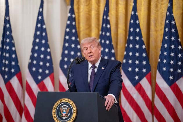 May 22, 2026, Washington, Dc, United States: President DONALD TRUMP hosted the swearing in ceremony of new Federal Reserve Chairman Kevin Warsh in the East Room of the White House on May 22, 2026. Washington United States - ZUMAl312 20260522_znp_l312_001 Copyright: xAndrewxLeydenx