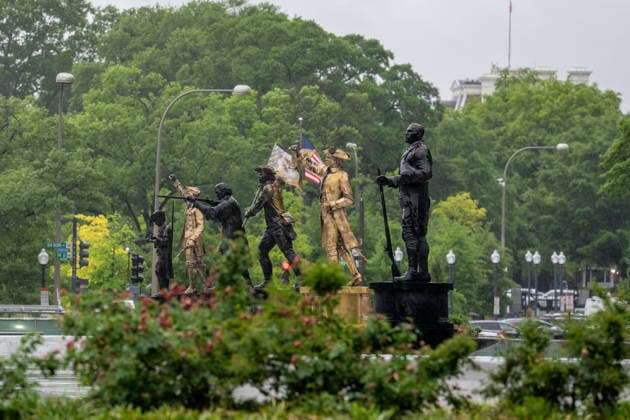 News Bilder des Tages May 22, 2026, Washington, Dc, United States: New statues have appears in Freedom Plaza, just blocks from the White House in Washington, DC on May 22, 2026. The statutes are part of President Donald TrumpÃ¢â‚¬â ¢s beautification efforts of federal parks and lands in the Capitol. Washington United States - ZUMAl312 20260522_znp_l312_036 Copyright: xAndrewxLeydenx