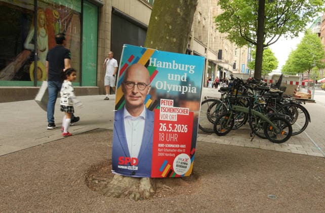 Plakat der Hamburger SPD mit dem Konterfei von Bürgermeister Peter Tschentscher. Dort wird zu einer Veranstaltung im Kurt-Schuhmacher-Haus eingeladen, in der um Ja-Stimmen beim Bürgerschaftsreferendum am 31. Mai geworben werden soll, in dem über eine Bewerbung der Hansestadt für die Austragung von Olympischen Spielen und Paralympics abgestimmt wird. Altstadt Hamburg