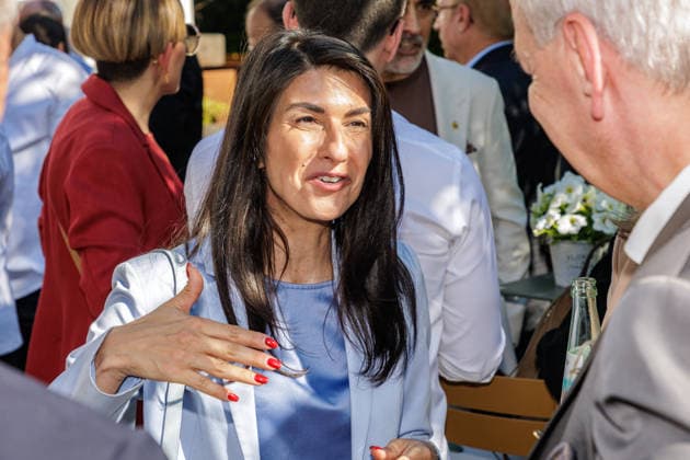 22.05.2026. Bergisch Gladbach. Staatsministerin Serap Güler auf der Woche der türkischen Küche im Hotel Restaurant Diepeschrather Mühle von Nelson Müller. Die Woche der türkischen Küche (türk.: Türk Mutfagi Haftasi) ist ein jährlich stattfindendes internationales Format, das türkische Esskultur weltweit sichtbar macht. Bergisch Gladbach Diepeschrather Mühle, Diepeschrather Weg 80, Bergisch Gladbach Nordrhein-Westfalen Deutschland