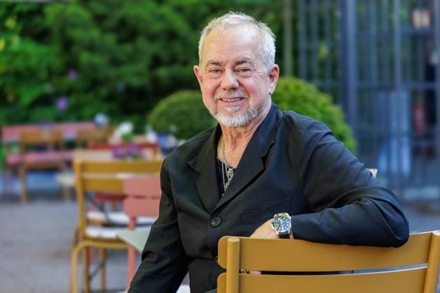 22.05.2026. Bergisch Gladbach. Musiker Helmut Zerlett auf der Woche der türkischen Küche im Hotel Restaurant Diepeschrather Mühle von Nelson Müller. Die Woche der türkischen Küche (türk.: Türk Mutfagi Haftasi) ist ein jährlich stattfindendes internationales Format, das türkische Esskultur weltweit sichtbar macht. Bergisch Gladbach Diepeschrather Mühle, Diepeschrather Weg 80, Bergisch Gladbach Nordrhein-Westfalen Deutschland