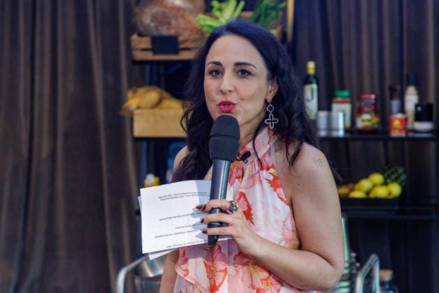 22.05.2026. Bergisch Gladbach. Moderatorin Nina Moghaddam auf der Woche der türkischen Küche im Hotel Restaurant Diepeschrather Mühle von Nelson Müller. Die Woche der türkischen Küche (türk.: Türk Mutfagi Haftasi) ist ein jährlich stattfindendes internationales Format, das türkische Esskultur weltweit sichtbar macht. Bergisch Gladbach Diepeschrather Mühle, Diepeschrather Weg 80, Bergisch Gladbach Nordrhein-Westfalen Deutschland
