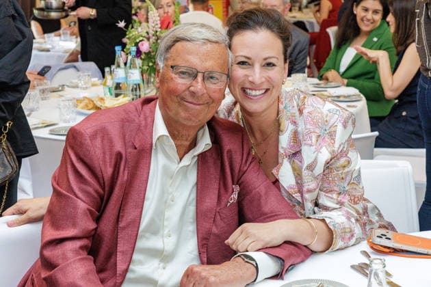 22.05.2026. Bergisch Gladbach. (l-r) Wolfgang Bosbach mit Tochter Caroline auf der Woche der türkischen Küche im Hotel Restaurant Diepeschrather Mühle von Nelson Müller. Die Woche der türkischen Küche (türk.: Türk Mutfagi Haftasi) ist ein jährlich stattfindendes internationales Format, das türkische Esskultur weltweit sichtbar macht. Bergisch Gladbach Diepeschrather Mühle, Diepeschrather Weg 80, Bergisch Gladbach Nordrhein-Westfalen Deutschland