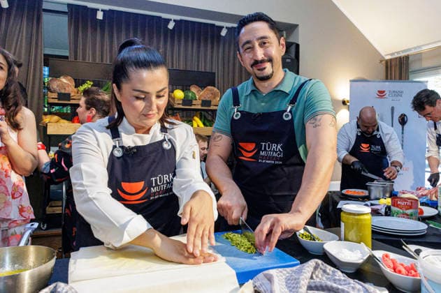 Tugba Bayraktar und Eko Fresh auf der Woche der türkischen Küche im Hotel Restaurant Diepeschrather Mühle von Nelson Müller. Bergisch Gladbach, 22.05.2026