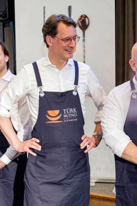 Hendrik Wüst auf der Woche der türkischen Küche im Hotel Restaurant Diepeschrather Mühle von Nelson Müller. Bergisch Gladbach, 22.05.2026