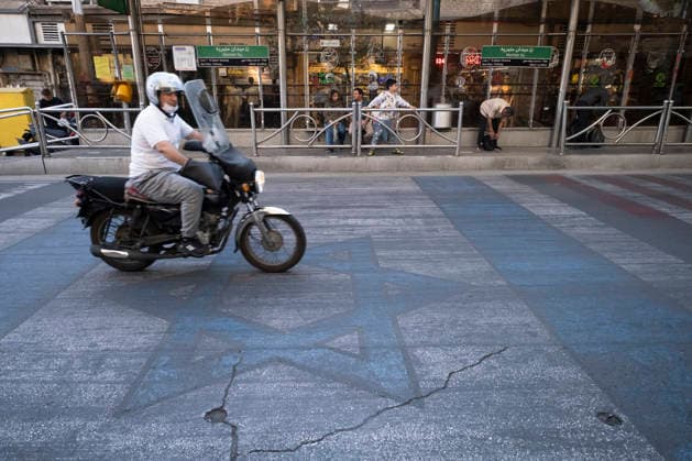 Daily Life In Iran Amid Threat About New Possible War A motorcyclist rides over an Israeli flag in a business district in downtown Tehran, Iran, on May 22, 2026. U.S. President Donald Trump has threatened Iran with the possibility of a new conflict. According to official reports, Trump is considering military action against the Islamic Republic if no agreement is reached with Iranian officials. Tehran Tehran Iran  Copyright: xMortezaxNikoubazlx originalFilename: nikoubazl-dailylif260522_npGsP