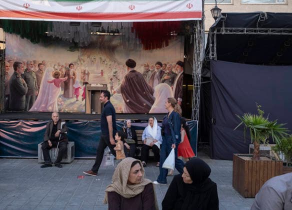 Daily Life In Iran Amid Threat About New Possible War An Iranian family walks under a banner depicting symbolic images of Iran s late and new Supreme Leaders, and killed IRGC generals, in a business district in downtown Tehran, Iran, on May 22, 2026. U.S. President Donald Trump has threatened Iran with the possibility of a new conflict. According to official reports, Trump is considering military action against the Islamic Republic if no agreement is reached with Iranian officials. Tehran Tehran Iran  Copyright: xMortezaxNikoubazlx originalFilename: nikoubazl-dailylif260522_npfEK