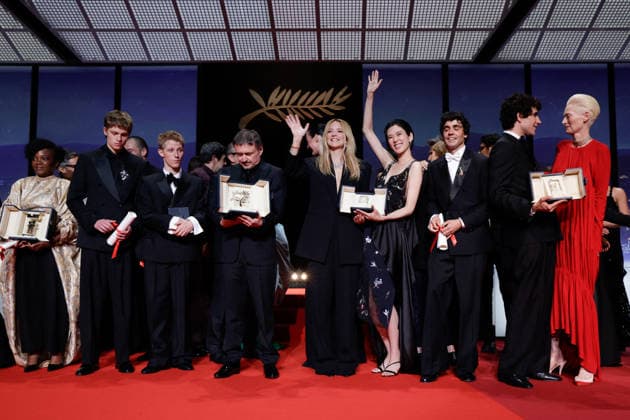 Marie Clémentine Dusabejambo, Emmanuel Maccia, Valentin Campagne, Cristian Mungiu, Ryusuke Hamaguchi, Virginie Efira, Park Chan wook, Javier Ambrossi , Javier Calvo, Tilda Swinton Cérémonie de clôture du 79ème Festival International du Film de Cannes, le 23 mai 2026 Borde Jacovides Moreau Bestimage Closing ceremony of the 79th Cannes International Film Festival Opening ceremony on May 23, 2026 Cannes France Copyright: xOLIVIERxBORDEx xBESTIMAGExOLIVIERxBORDEx xBESTIMAGEx