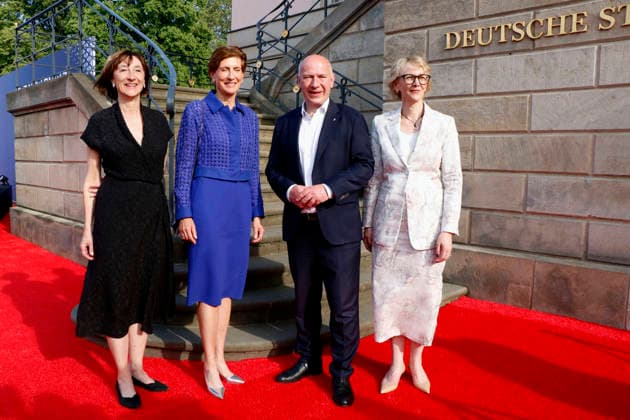 Staatsoper für Alle, Ankunft zu Nabucco vor der Staatsoper, Berlin, 23.05.2026 Elisabeth Sobotka, Ilka Horstmeier, Kai Wegener und Nina Englert bei der Ankunft zu Staatsoper für Alle - Giuseppe Verdis Oper Nabucco auf dem Bebelplatz in Berlin am 23.5.2026. Berlin Staatsoper Unter den Linden Copyright: xAnitaxBuggex