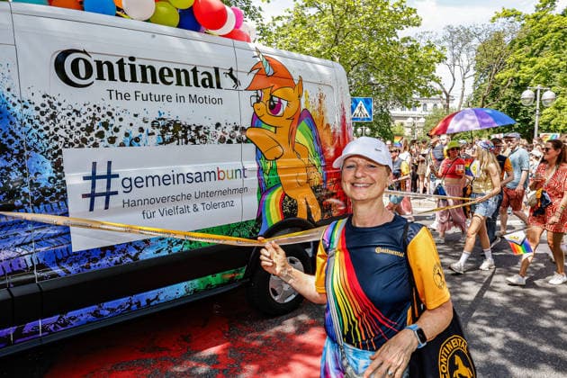 CSD Hannover 2026 - Motto: Wir schreiben Zukunft: Gleichberechtigt. Selbstbestimmt. Queer. Teilnehmende des CSD Hannover 2026 Hannover Georgsstraße Niedersachsen, Region Hannover Germany