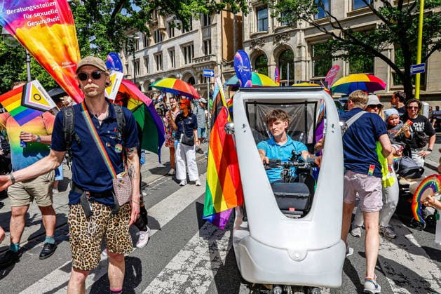 CSD Hannover 2026 - Motto: Wir schreiben Zukunft: Gleichberechtigt. Selbstbestimmt. Queer. Teilnehmende des CSD Hannover 2026 Hannover Georgsstraße Niedersachsen, Region Hannover Germany