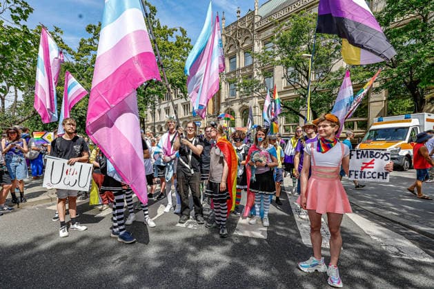 CSD Hannover 2026 - Motto: Wir schreiben Zukunft: Gleichberechtigt. Selbstbestimmt. Queer. Teilnehmende des CSD Hannover 2026 Hannover Georgsstraße Niedersachsen, Region Hannover Germany
