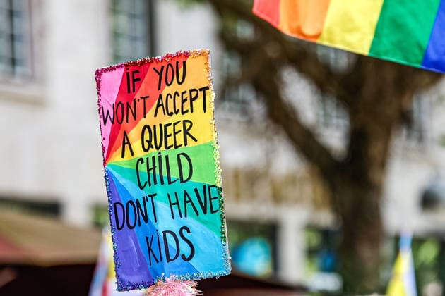 CSD Hannover 2026 - Motto: Wir schreiben Zukunft: Gleichberechtigt. Selbstbestimmt. Queer. Teilnehmende mit Transparent am Opernplatz Hannover Opernplatz Niedersachsen, Region Hannover Germany