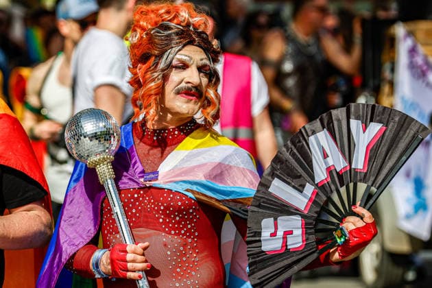 CSD Hannover 2026 - Motto: Wir schreiben Zukunft: Gleichberechtigt. Selbstbestimmt. Queer. Teilnehmende des CSD Hannover 2026 am Opernplatz. Hannover Opernplatz Niedersachsen, Region Hannover Germany