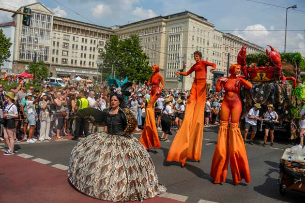 News Bilder des Tages Karneval der Kulturen 2026, Event, Strassenfest, , Multikulti, Berlin-Kreuzberg, Karneval der Kulturen 2026, Event, Strassenfest , Multikulti, Berlin-Kreuzberg, 30 Jahre Karneval der Kulturen, Samba, Start Nr. 1 Sapucaiu no Samba