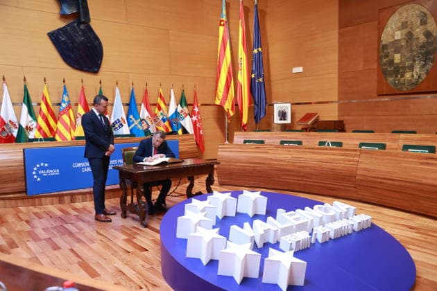 Valencia hosts the meeting of the Commission of Provincial Councils, Cabildos and Island Councils The President of the Provincial Council of Seville, Javier Fernandez, signs in the book of honor before participating in the meeting of the Commission of Provincial Councils, Cabildos and Island Councils, held in Valencia On May 25, 2026 in Valencia Spain The President of the Provincial Council of Seville, Javier Fernandez, has participated this Monday, May 25, in the Commission of Provincial Councils, Councils and Island Councils of the FEMP, held in Valencia and where the presidents of provincial and island governments across the country have addressed key issues related to funding, autonomy and updating procedures in these local administrat Copyright: xRocioxRuzx 7548266