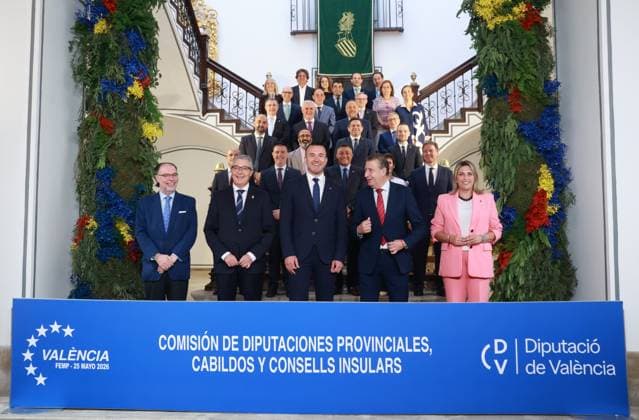 Valencia hosts the meeting of the Commission of Provincial Councils, Cabildos and Island Councils Family photo of the presidents of provincial and island governments from all over Spain participating in the meeting of the Commission of Provincial Councils, Cabildos and Island Councils, in the imperial staircase of the Scala Palace in Valencia May 25, 2026 in Valencia Spain The president of the Provincial Council of Seville, Javier Fernandez, participated this Monday, May 25, in the Commission of Provincial Councils, Councils and Island Councils of the FEMP, held in Valencia and where the presidents of provincial and island governments across the country have addressed key issues related to funding, autonomy and updating of procedures in th Copyright: xRocioxRuzx 7548396