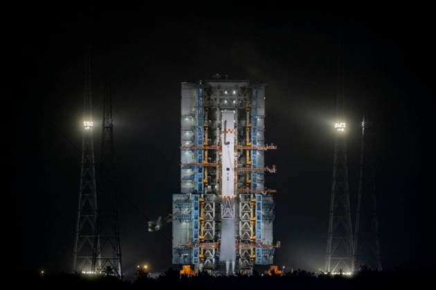 WENCHANG, CHINA - MAY 27: A Long March-7A carrier rocket carrying satellite is ready to blast off from Wenchang Spacecraft Launch Site on May 27, 2026 in Wenchang, Hainan Province of China. Launched at 00:16 (Beijing Time) aboard a Long March-7A carrier rocket, the satellite has successfully entered its planned orbit. The launch marks the 645th mission of the Long March series carrier rockets.  Copyright: xVCGx 111644298984