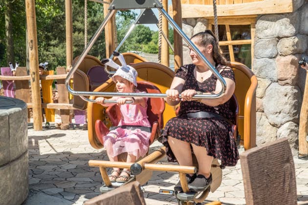 Eröffnung des neuen Themenbereichs Idefix Abenteuerland im Freizeitpark Belantis bei Leipzig. Der familienorientierte Erlebnisbereich rund um die bekannten Asterix-Figuren ist Teil der geplanten Weiterentwicklung des Parks zum zukünftigen Asterix-Park Deutschland. Eröffnung Idefix Abenteuerland