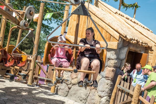 Eröffnung des neuen Themenbereichs Idefix Abenteuerland im Freizeitpark Belantis bei Leipzig. Der familienorientierte Erlebnisbereich rund um die bekannten Asterix-Figuren ist Teil der geplanten Weiterentwicklung des Parks zum zukünftigen Asterix-Park Deutschland. Eröffnung Idefix Abenteuerland