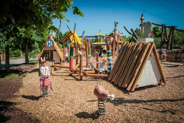 Eröffnung des neuen Themenbereichs Idefix Abenteuerland im Freizeitpark Belantis bei Leipzig. Der familienorientierte Erlebnisbereich rund um die bekannten Asterix-Figuren ist Teil der geplanten Weiterentwicklung des Parks zum zukünftigen Asterix-Park Deutschland. Eröffnung Idefix Abenteuerland