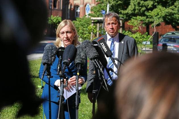 Berlin, Deutschland, 27.05.2026: Charité: Pressestatement von Gesundheitsministerin und Vorstandsvorsitzendem der Charité zu Ebola-Patient: Bundesministerin für Gesundheit Nina Warken (CDU) und Heyo Klaus Kroemer Copyright: xdtsxNachrichtenagenturx dts_120865