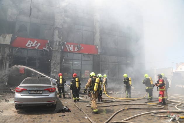 Russian attack injures 11 in Odesa ODESA, UKRAINE - MAY 27: Emergency services operate in the area where a Russian Shahed drone strike hit, injuring 11 people including two children in Odesa, Ukraine on May 27, 2026. Two stores and a post office were damaged in the attack. Arthur Shvits Anadolu Odesa Ukraine. Editorial use only. Please get in touch for any other usage.  Copyright: x2026xAnadoluxArthurxShvitsx