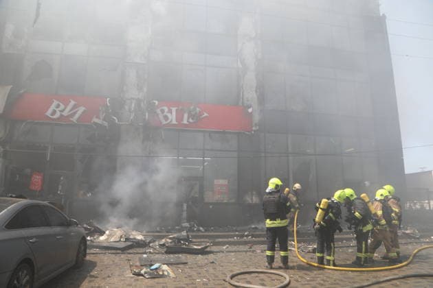 Russian attack injures 11 in Odesa ODESA, UKRAINE - MAY 27: Emergency services operate in the area where a Russian Shahed drone strike hit, injuring 11 people including two children in Odesa, Ukraine on May 27, 2026. Two stores and a post office were damaged in the attack. Arthur Shvits Anadolu Odesa Ukraine. Editorial use only. Please get in touch for any other usage.  Copyright: x2026xAnadoluxArthurxShvitsx