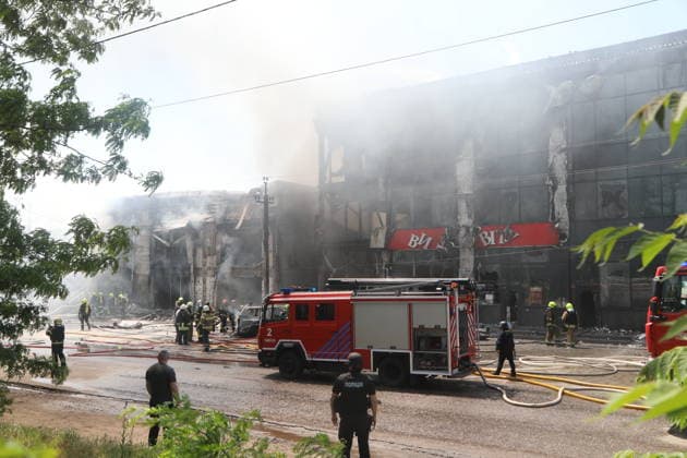 Russian attack injures 11 in Odesa ODESA, UKRAINE - MAY 27: Emergency services operate in the area where a Russian Shahed drone strike hit, injuring 11 people including two children in Odesa, Ukraine on May 27, 2026. Two stores and a post office were damaged in the attack. Arthur Shvits Anadolu Odesa Ukraine. Editorial use only. Please get in touch for any other usage.  Copyright: x2026xAnadoluxArthurxShvitsx