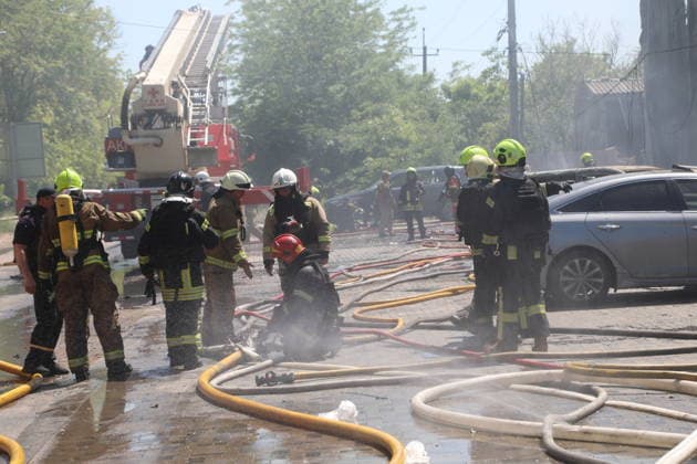 Russian attack injures 11 in Odesa ODESA, UKRAINE - MAY 27: Emergency services operate in the area where a Russian Shahed drone strike hit, injuring 11 people including two children in Odesa, Ukraine on May 27, 2026. Two stores and a post office were damaged in the attack. Arthur Shvits Anadolu Odesa Ukraine. Editorial use only. Please get in touch for any other usage.  Copyright: x2026xAnadoluxArthurxShvitsx