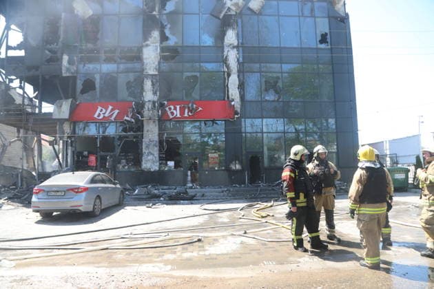 Russian attack injures 11 in Odesa ODESA, UKRAINE - MAY 27: Emergency services operate in the area where a Russian Shahed drone strike hit, injuring 11 people including two children in Odesa, Ukraine on May 27, 2026. Two stores and a post office were damaged in the attack. Arthur Shvits Anadolu Odesa Ukraine. Editorial use only. Please get in touch for any other usage.  Copyright: x2026xAnadoluxArthurxShvitsx