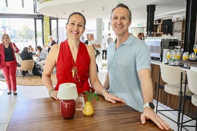 Wiedereröffnung Mokka Milch Eisbar ** NUR FÜR REDAKTIONELLE ZWECKE ** EDITORIAL USE ONLY **<p>Natascha und Alexander Neumann, die neuen Betreiber der ehemaligen Mokka Milch Eisbar in der Karl-Marx-Allee, stehen bei der Wiedereröffnung im neuen Â«Mokka MilchÂ». Die Mokka-Milch-Eisbar war in der DDR einer der beliebtesten Treffpunkte des Berliner Ostens, fotografiert am 27.05.2026 in Berlin. Berlin Berlin Berlin Copyright: MaurizioxGambarini