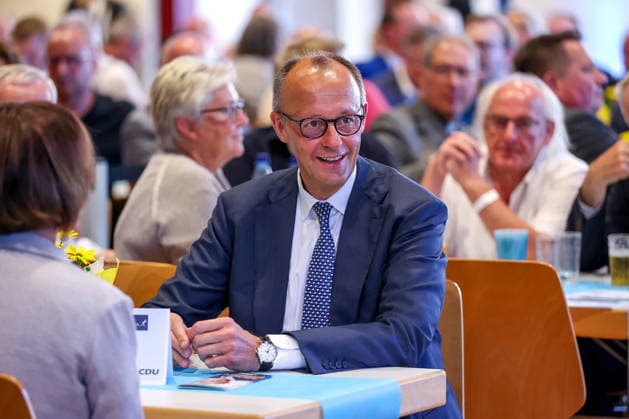 27.05.2026, Politik, Bundeskanzler Friedrich Merz (CDU) zu Gast als Festredner beim Festakt in der Schützenhalle Hüsten bei Arnsberg. 80 Jahre Neheim-Hüstener Programm. Nordrhein-Westfalen Deutschland
