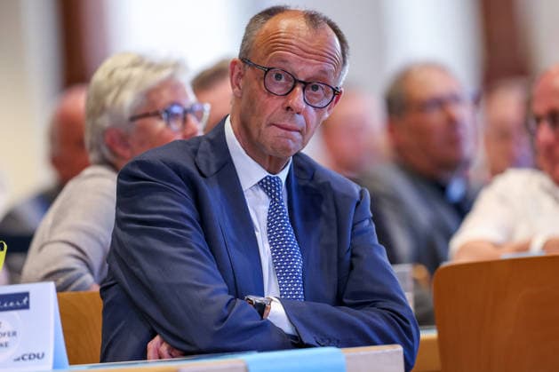 27.05.2026, Politik, Bundeskanzler Friedrich Merz (CDU) zu Gast als Festredner beim Festakt in der Schützenhalle Hüsten bei Arnsberg. 80 Jahre Neheim-Hüstener Programm. Nordrhein-Westfalen Deutschland