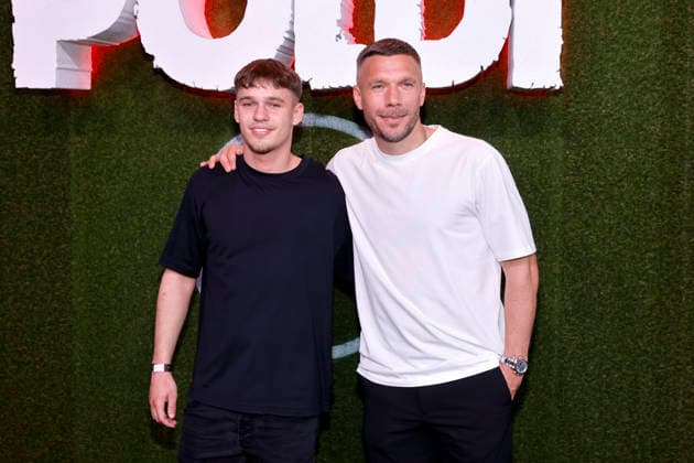 Entertainment Bilder des Tages #2 Fußballspieler Lukas Podolski und sein Sohn Louis Podolski (l) bei der Premiere der Netflix-Doku Poldi im RheinEnergieStadion. Köln, 27.05.2026 NRW Deutschland Copyright: xChristophxHardtx