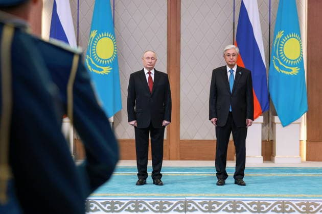 KAZAKHSTAN, ASTANA - MAY 28, 2026: Russia s President Vladimir Putin (L) and Kazakhstan s President Kassym-Jomart Tokayev pose during a welcome ceremony at the Independence Palace Astana Kazakhstan  - ZUMAt113 20260528_zaa_t113_011 Copyright: xAlexanderxShcherbakx