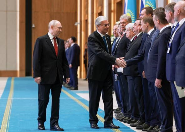 KAZAKHSTAN, ASTANA - MAY 28, 2026: Russia s President Vladimir Putin and Kazakhstan s President Kassym-Jomart Tokayev (L-R front) are seen during a welcome ceremony at the Independence Palace Astana Kazakhstan  - ZUMAt113 20260528_zaa_t113_021 Copyright: xAlexanderxShcherbakx