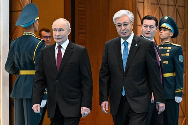 KAZAKHSTAN, ASTANA - MAY 28, 2026: Russia s President Vladimir Putin and Kazakhstan s President Kassym-Jomart Tokayev (L-R front) are seen during a welcome ceremony at the Independence Palace Astana Kazakhstan  - ZUMAt113 20260528_zaa_t113_098 Copyright: xSergeixBobylevx