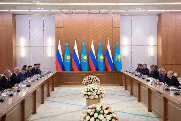 KAZAKHSTAN, ASTANA - MAY 28, 2026: Kazakhstan s President Kassym-Jomart Tokayev (L) and Russia s President Vladimir Putin (R) are seen during Kazakh-Russian talks at the Independence Palace Astana Kazakhstan  - ZUMAt113 20260528_zaa_t113_131 Copyright: xAlexanderxKazakovx