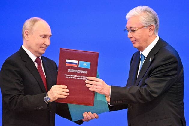 KAZAKHSTAN, ASTANA - MAY 29, 2026: Russia s President Vladimir Putin (L) and Kazakhstan s President Kassym-Jomart Tokayev are seen during a ceremony to sign joint documents at the Independence Palace Astana Kazakhstan  - ZUMAt113 20260529_zaa_t113_005 Copyright: xSergeixBobylevx