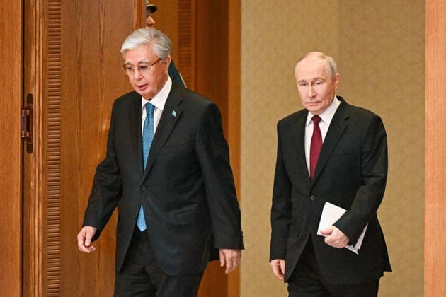 KAZAKHSTAN, ASTANA - MAY 29, 2026: Russia s President Vladimir Putin (R) and Kazakhstan s President Kassym-Jomart Tokayev arrive for a ceremony to sign joint documents at the Independence Palace Astana Kazakhstan  - ZUMAt113 20260529_zaa_t113_006 Copyright: xSergeixBobylevx