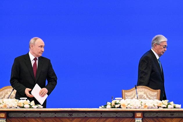KAZAKHSTAN, ASTANA - MAY 28, 2026: Russia s President Vladimir Putin (L) and Kazakhstan s President Kassym-Jomart Tokayev following a ceremony to sign joint documents at the Independence Palace Astana Kazakhstan  - ZUMAt113 20260528_zaa_t113_222 Copyright: xSergeixBobylevx