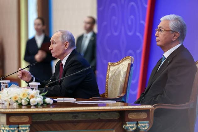 KAZAKHSTAN, ASTANA - MAY 28, 2026: Russia s President Vladimir Putin (L) and Kazakhstan s President Kassym-Jomart Tokayev are seen during a ceremony to sign joint documents at the Independence Palace Astana Kazakhstan  - ZUMAt113 20260528_zaa_t113_236 Copyright: xAlexanderxKazakovx
