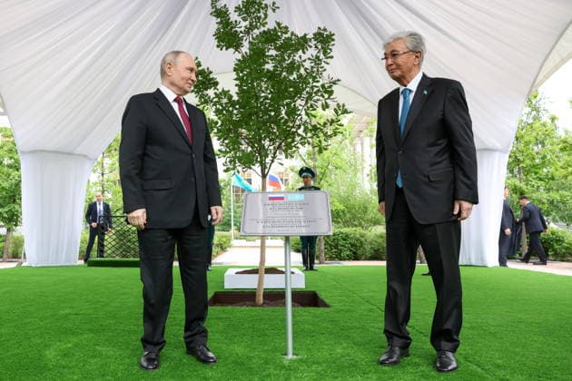 KAZAKHSTAN, ASTANA - MAY 28, 2026: Russia s President Vladimir Putin (L) and Kazakhstan s President Kassym-Jomart Tokayev take part in a tree-planting ceremony on the Alley of Eternal Friendship between Russia and Kazakhstan Astana Kazakhstan  - ZUMAt113 20260528_zaa_t113_273 Copyright: xAlexanderxKazakovx