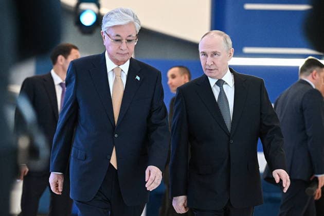 KAZAKHSTAN, ASTANA - MAY 28, 2026: Kazakhstan s President Kassym-Jomart Tokayev (L) and Russia s President Vladimir Putin attend a group photo ceremony at the 5th Eurasian Economic Forum Astana Kazakhstan  - ZUMAt113 20260528_zaa_t113_472 Copyright: xSergeixBobylevx