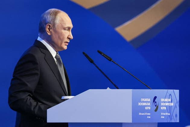 KAZAKHSTAN, ASTANA - MAY 28, 2026: Russia s President Vladimir Putin addresses a plenary meeting of the 5th Eurasian Economic Forum Astana Kazakhstan  - ZUMAt113 20260528_zaa_t113_548 Copyright: xAlexanderxKazakovx