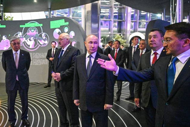 KAZAKHSTAN, ASTANA - MAY 28, 2026: Kazakhstan s President Kassym-Jomart Tokayev, Belarus President Alexander Lukashenko and Russia s President Vladimir Putin (L-R) attend an exhibition dedicated to IT projects of the Eurasian Economic Union (EAEU) member states at the Alem.ai International Artificial Intelligence Center Astana Kazakhstan  - ZUMAt113 20260528_zaa_t113_598 Copyright: xSergeixBobylevx